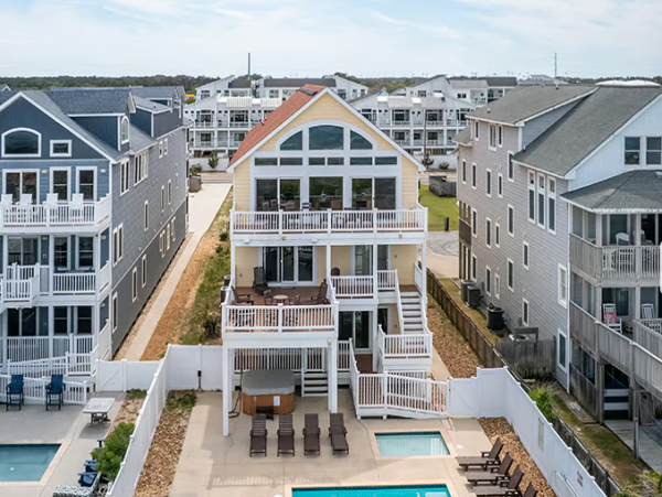 Luxurious Oceanfront Estate in Kill Devil Hills - Perfect for Large Groups